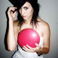 California Gurls (Feat. Snoop Dogg) California Gurls (Feat. Snoop Dogg)